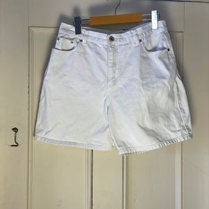 Ladies white denim shorts. Size 10. Northern Reflections